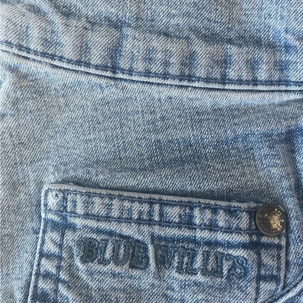 Blue Willi's Women Jeans 
•5 Pocket
•Straight Leg
•Cotton
•Light wash
•Very nice - Picture 3 of 10